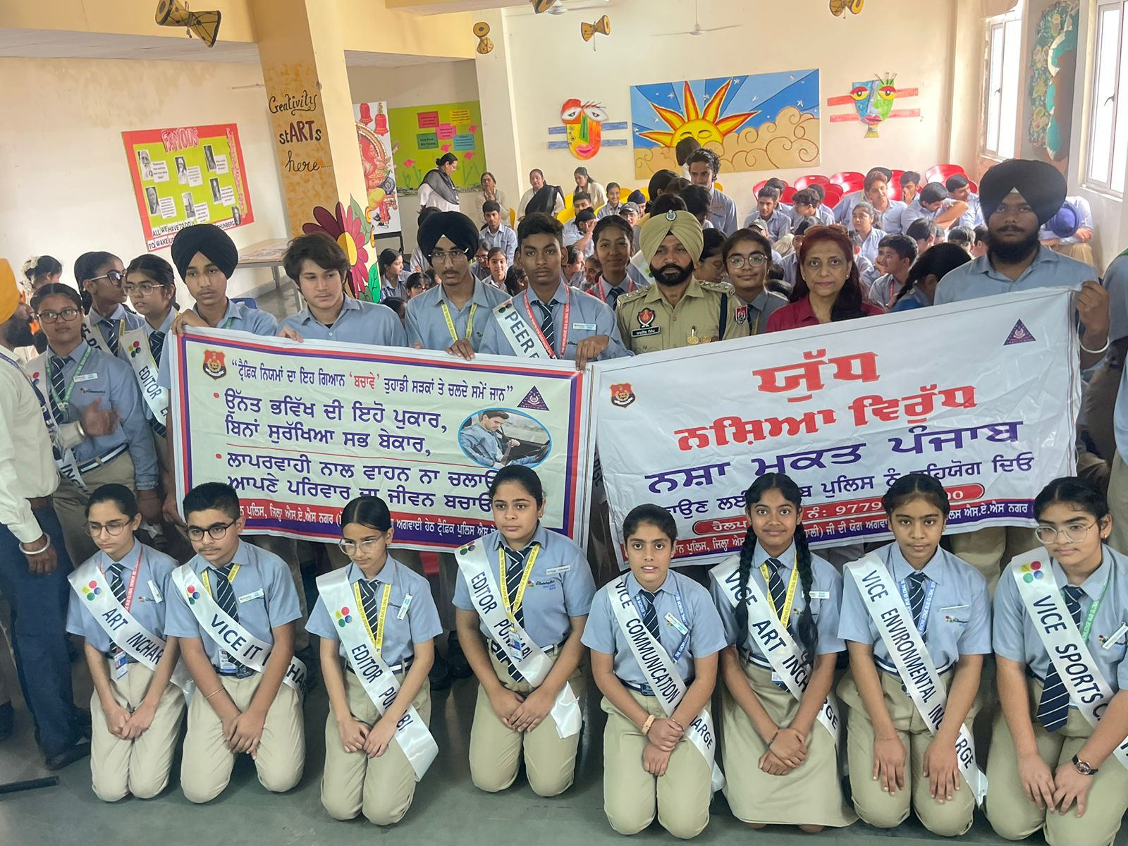 ट्रैफिक पुलिस ने विद्यार्थियों को नशे के दुष्प्रभाव और यातायात नियमों की पालना के बारे में जागरूक किया
